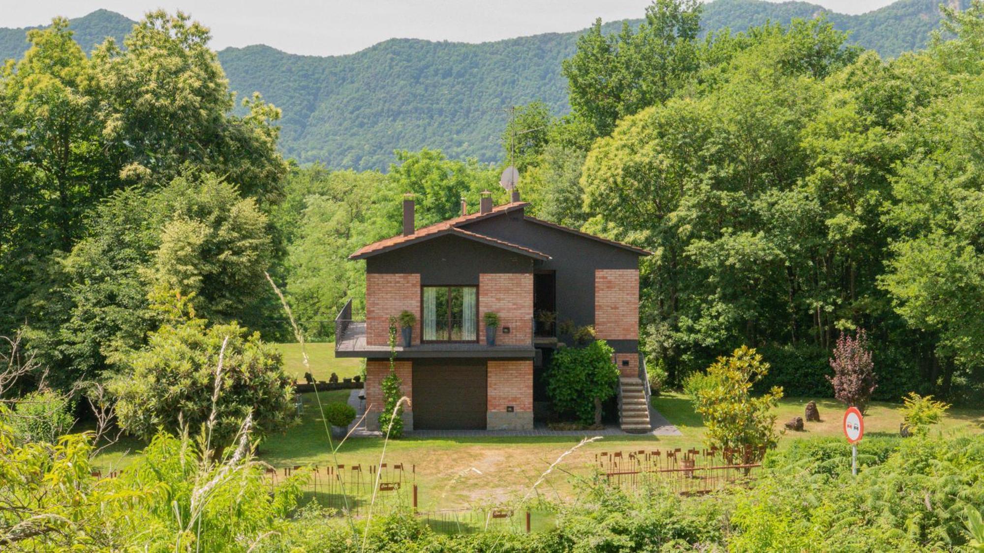 Can Baseia - amb jardí i accés privat a La Fageda Santa Pau Exterior foto